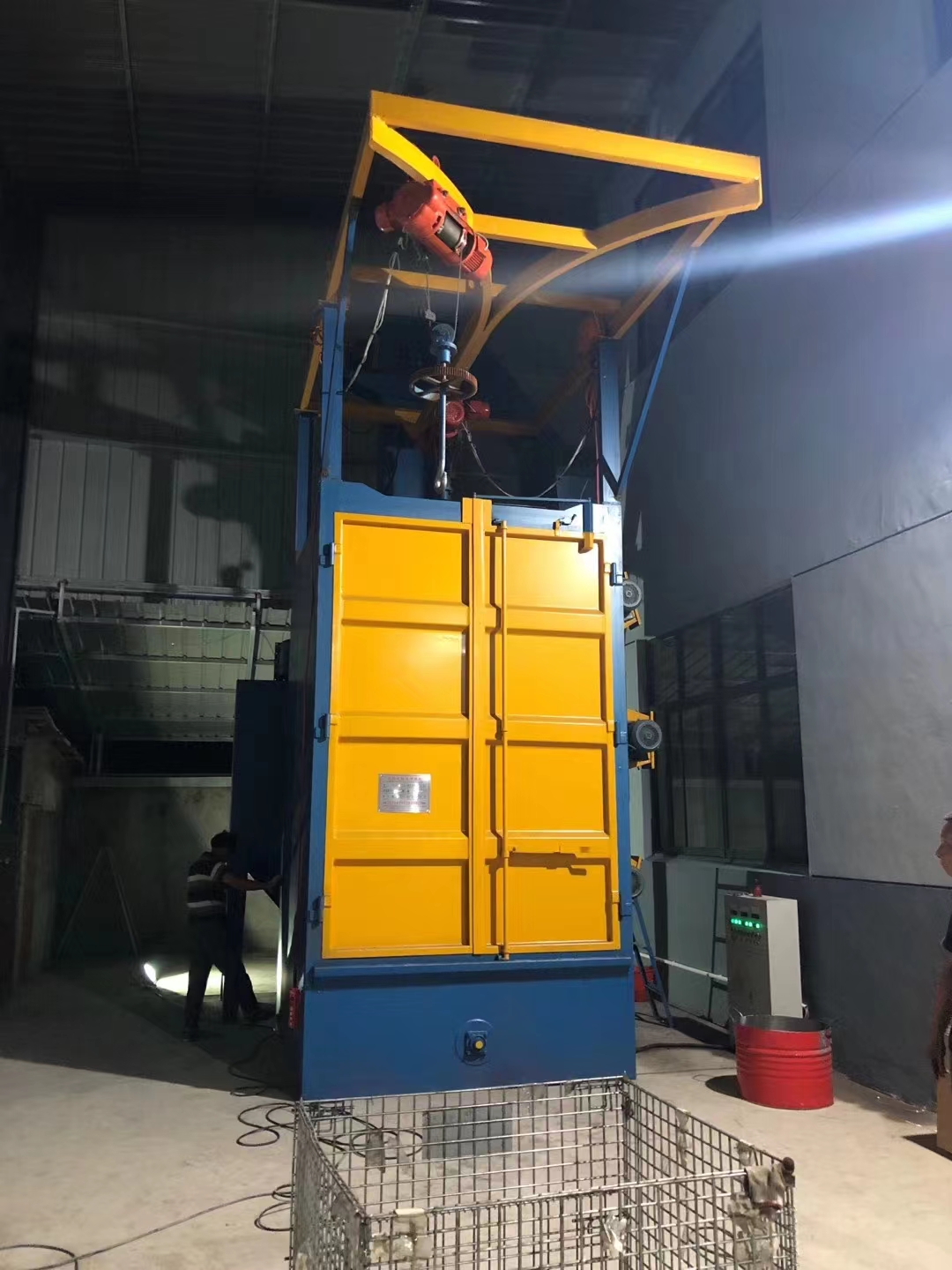 江蘇泰州雙吊鉤拋丸機